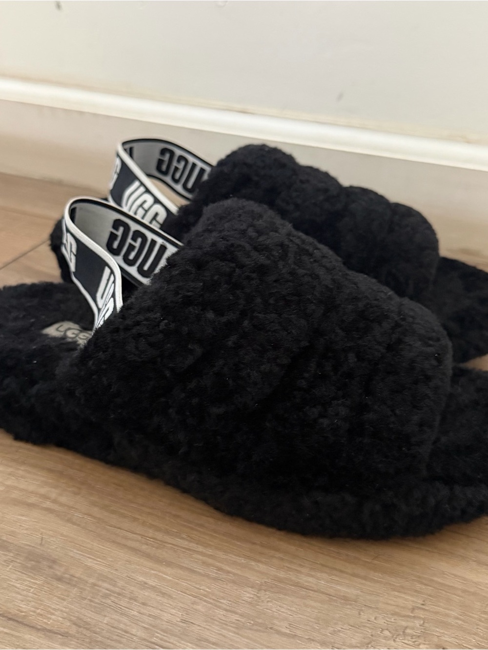 UGG black Fluff Yeah Slides shoes